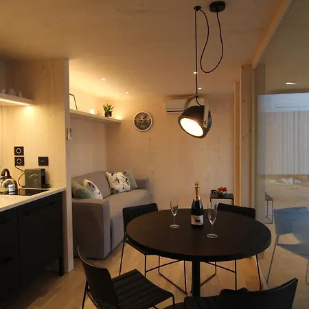 Modern - Buqez Camp *