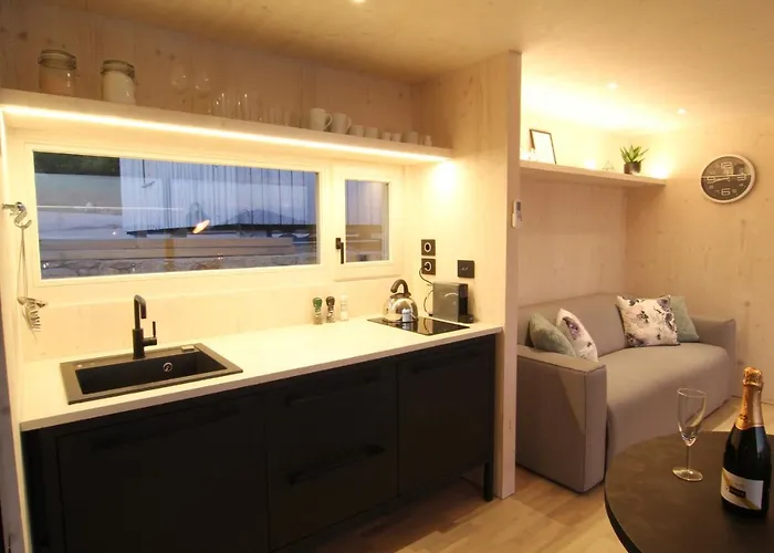 Modern - Buqez Camp *