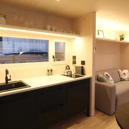 Modern - Buqez Camp *