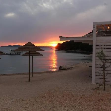 Сasa de vacaciones Modern - Buqez Camp