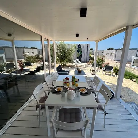 Modern - Buqez Camp Nyaraló *