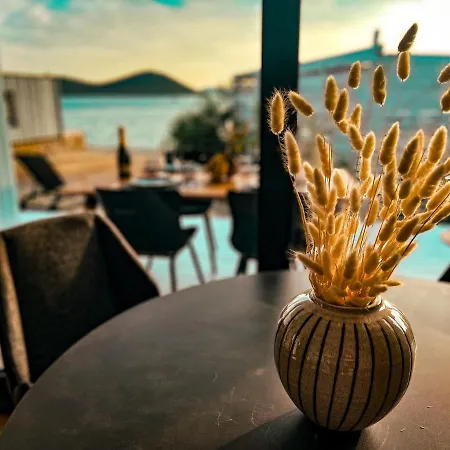 Сasa de vacaciones Modern - Buqez Camp