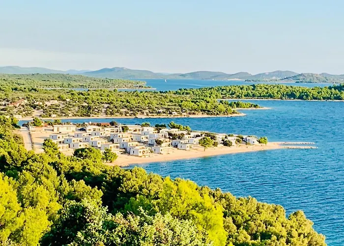 Сasa de vacaciones Modern - Buqez Camp Drage