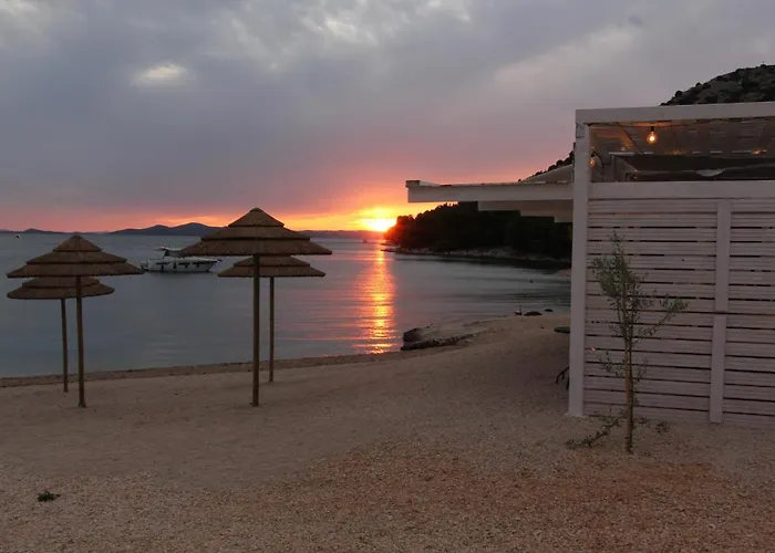 Сasa de vacaciones Modern - Buqez Camp