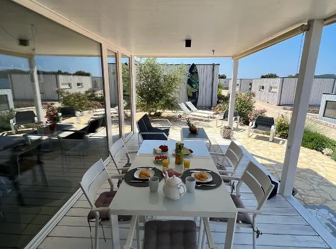 Modern - Buqez Camp بيت للعطل *