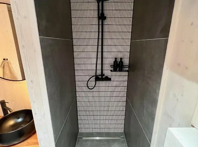 Modern - Buqez Camp بيت للعطل دراغ