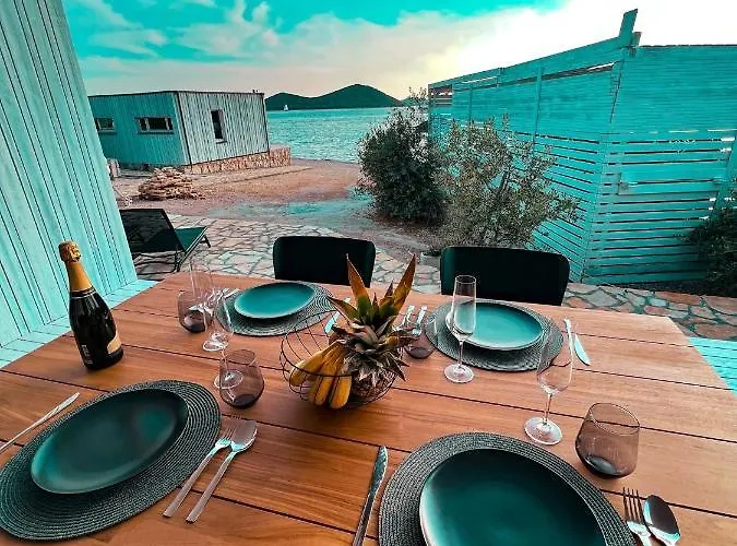 Modern - Buqez Camp Drage